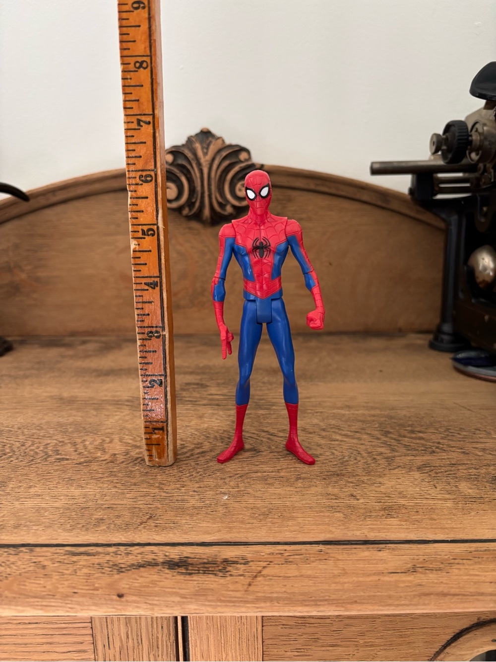 2018 Hasbro Spider-Man Spider-Verse Basic Figure 6” Action Figure